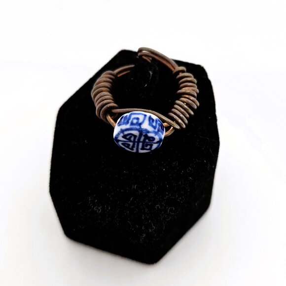 Vintage Wire Wrapped Ceramic Blue/White Ring Size 4 or 4.5 - Picture 5 of 8